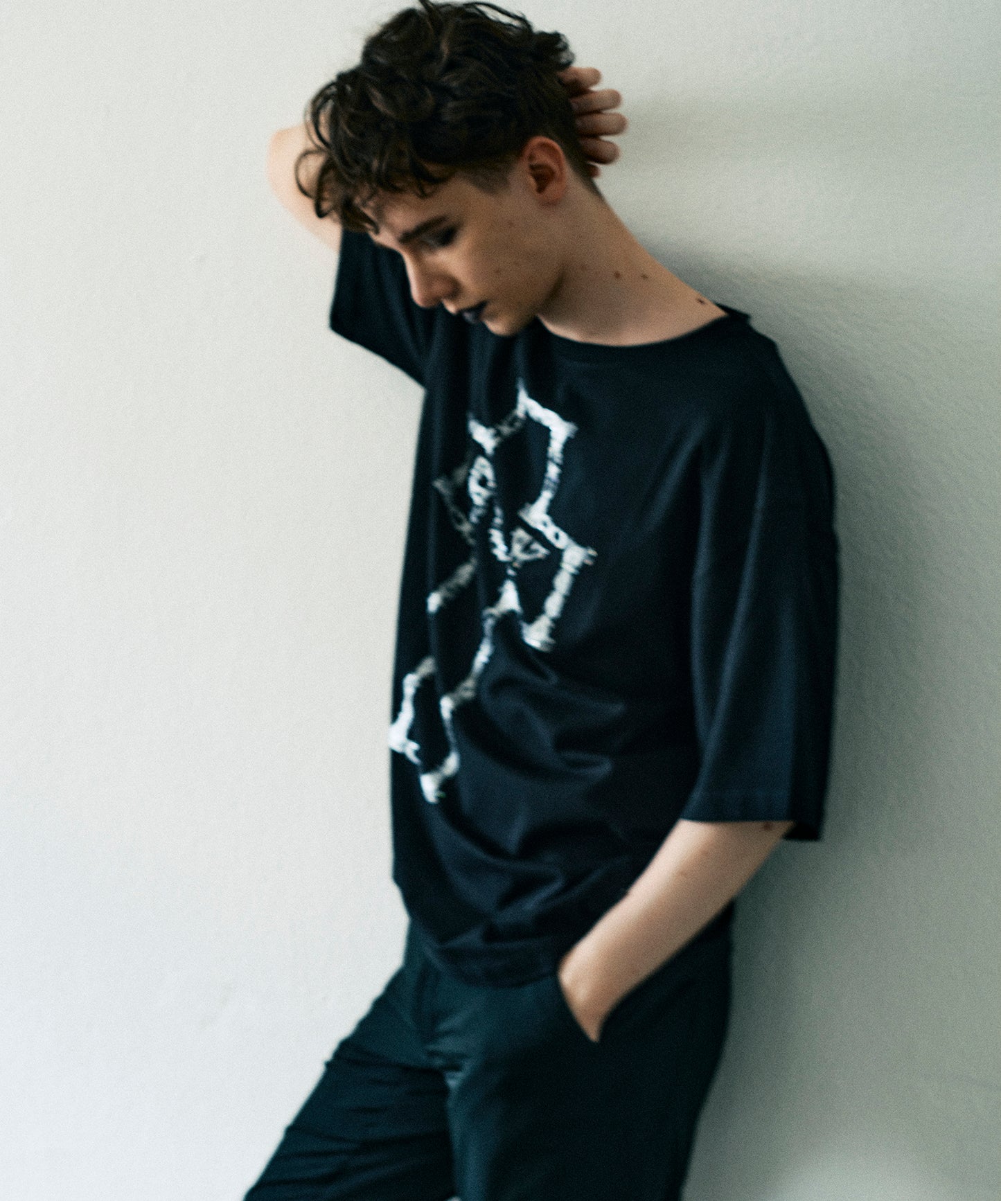 BOY CROSS MOTIF TEE BLACK【B232N0170502】