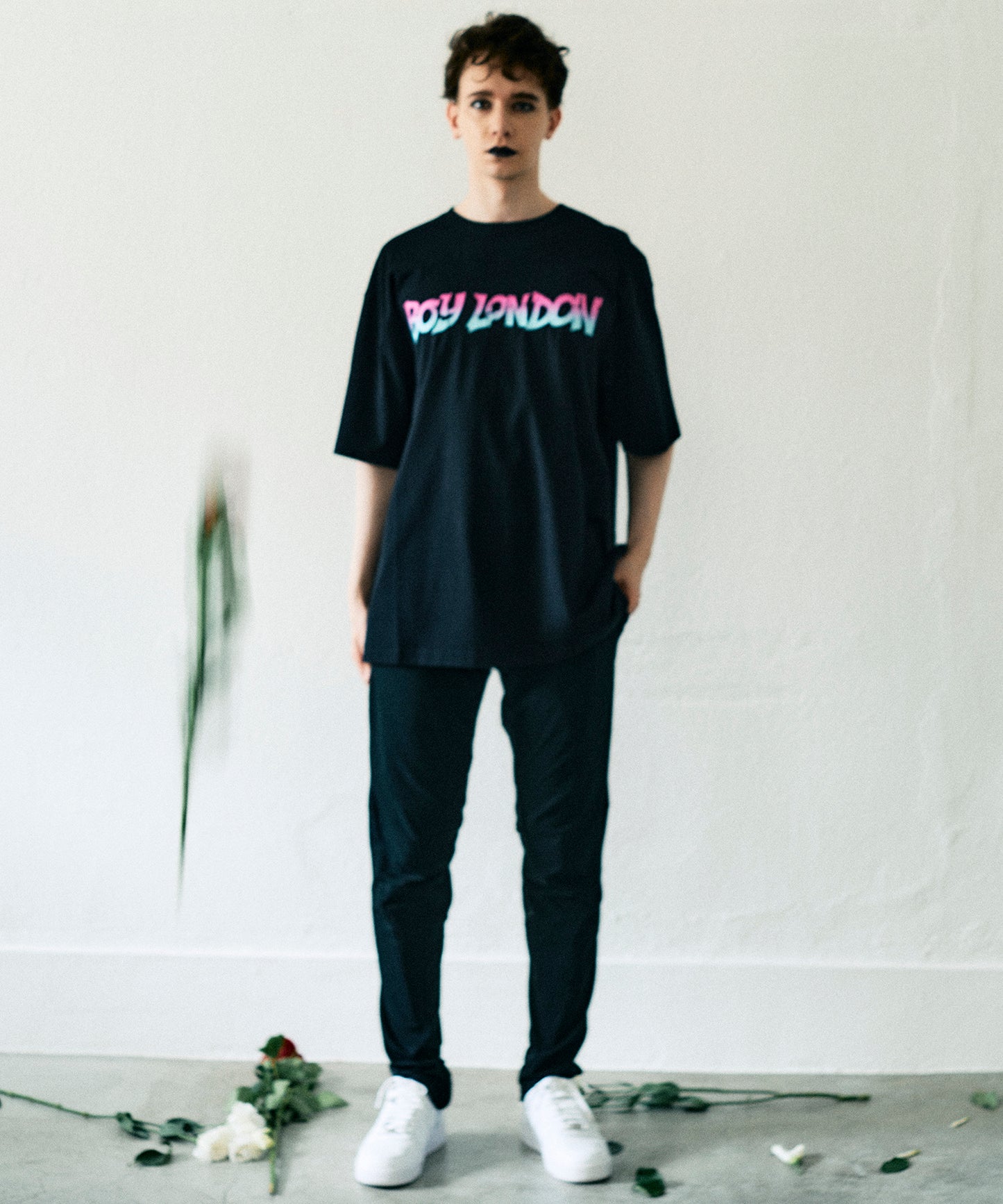 GRADATION LOGO GRAPHIC TEE BLACK【B232N0104802】