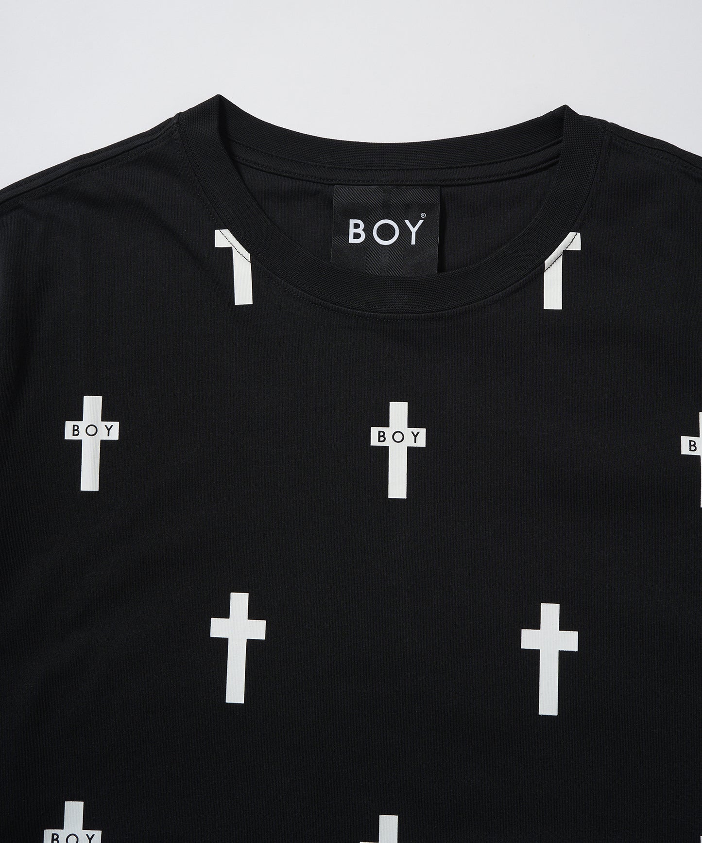 Small Cross Pattern TEE BLACK【B232N0173302】