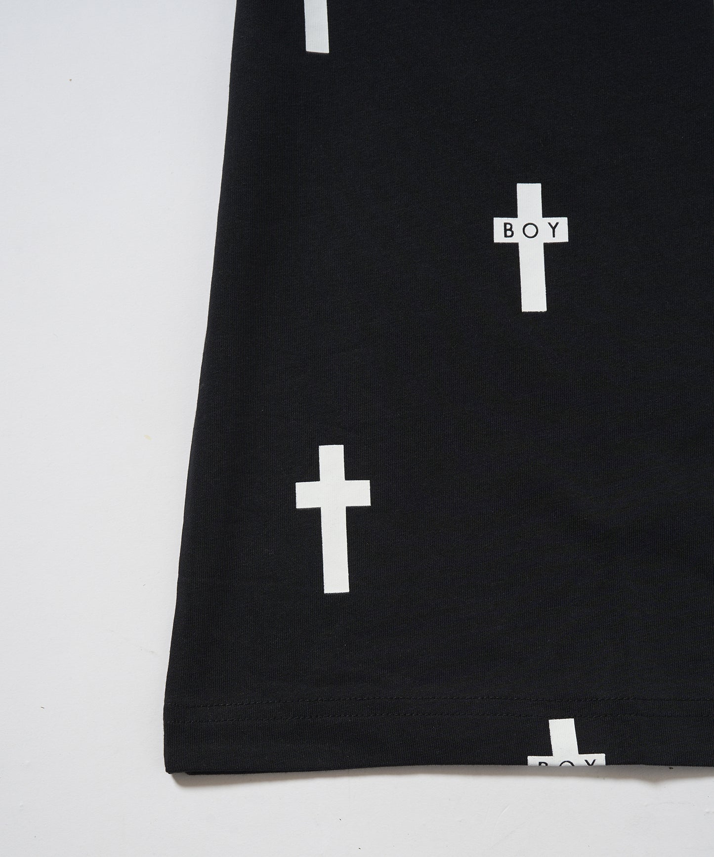 Small Cross Pattern TEE BLACK【B232N0173302】