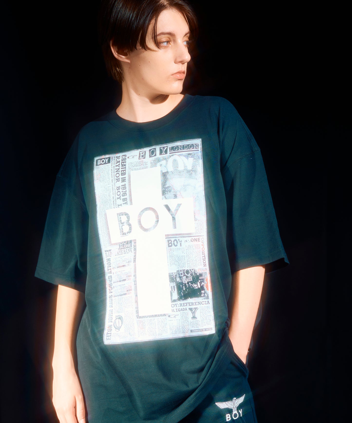 BOY Cross On Newspaper TEE BLACK【B232N0170102】