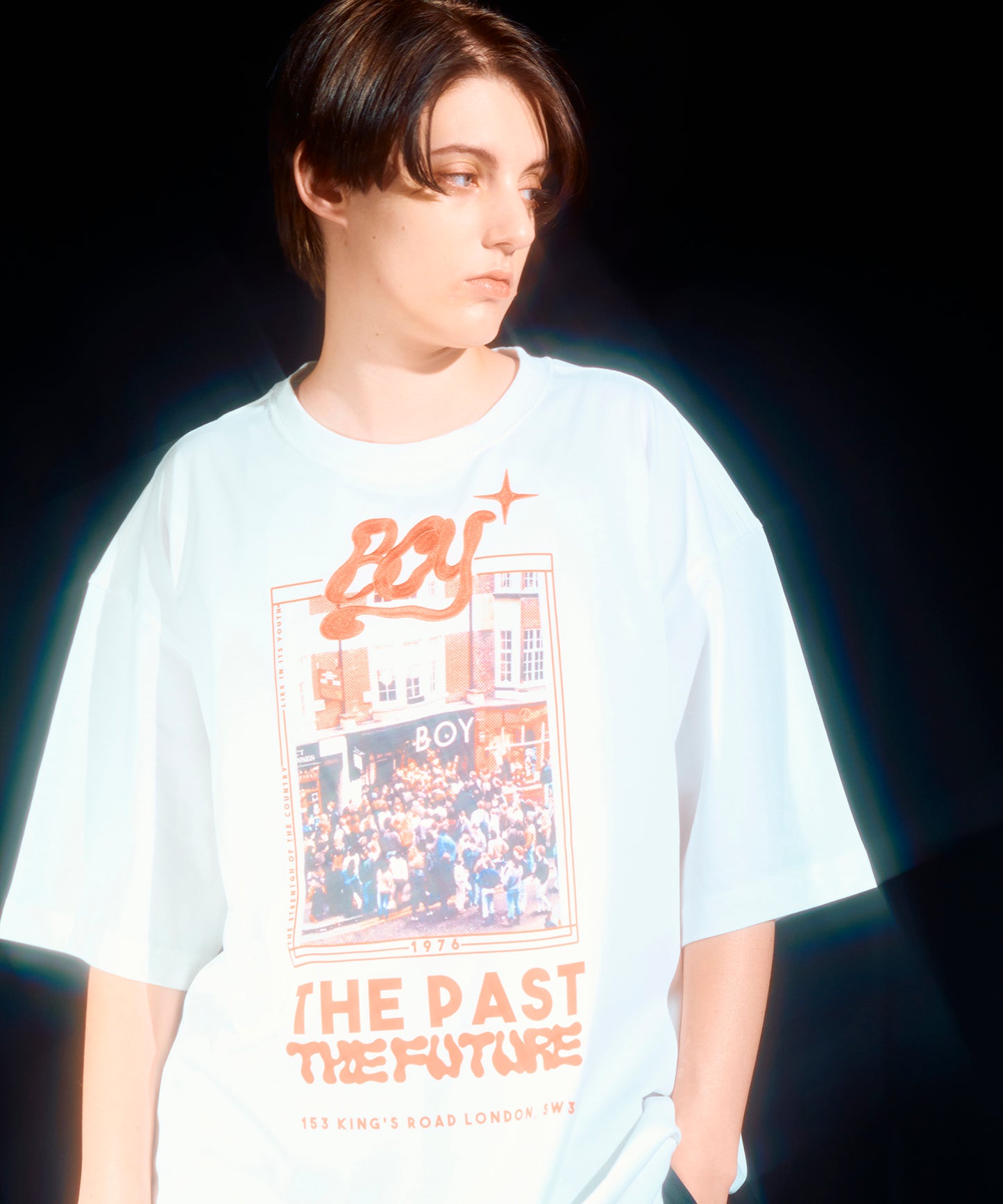 BOY 1976 THE PAST Photo TEE WHITE【B233N0170501】