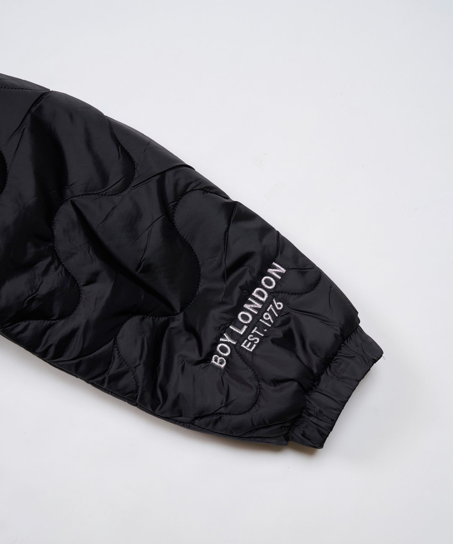 EAGLE EMBROIDERY PATCH QUILT SHORT BLOUSON BLACK【B233N2900702】