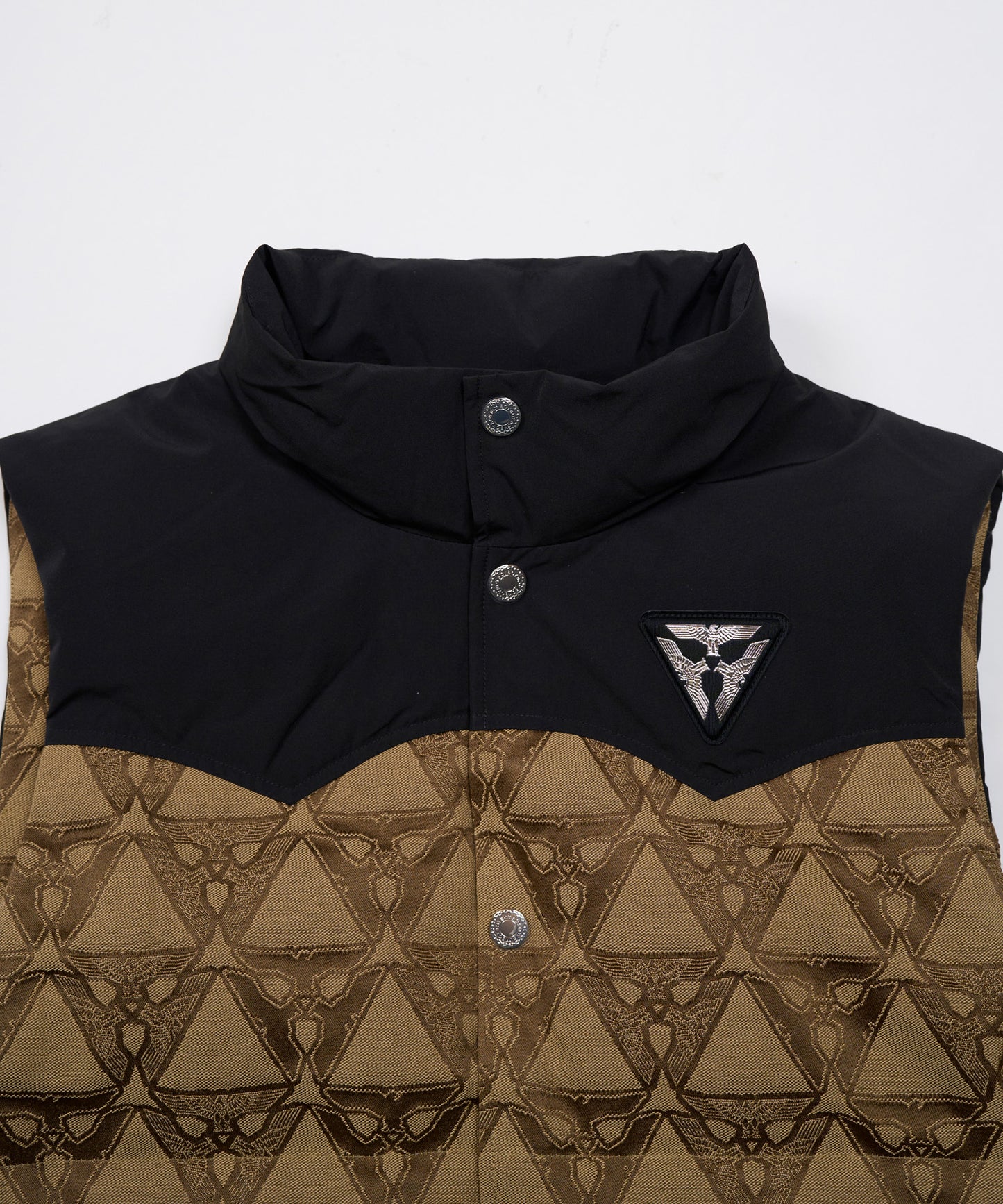 EAGLE TRIANGLE JACQUARD DOWN VEST KHAKI【B234N3000111】