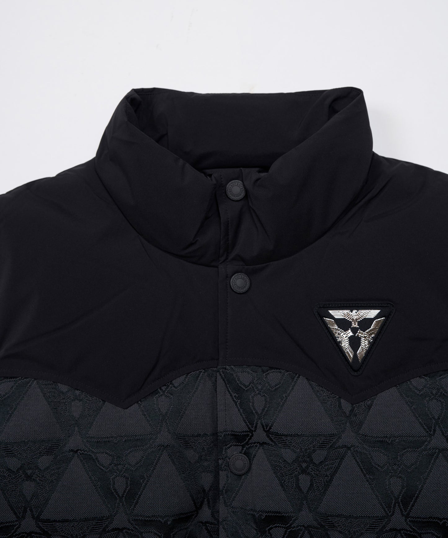 EAGLE TRIANGLE JACQUARD DOWN VEST BLACK【B234N3000102】