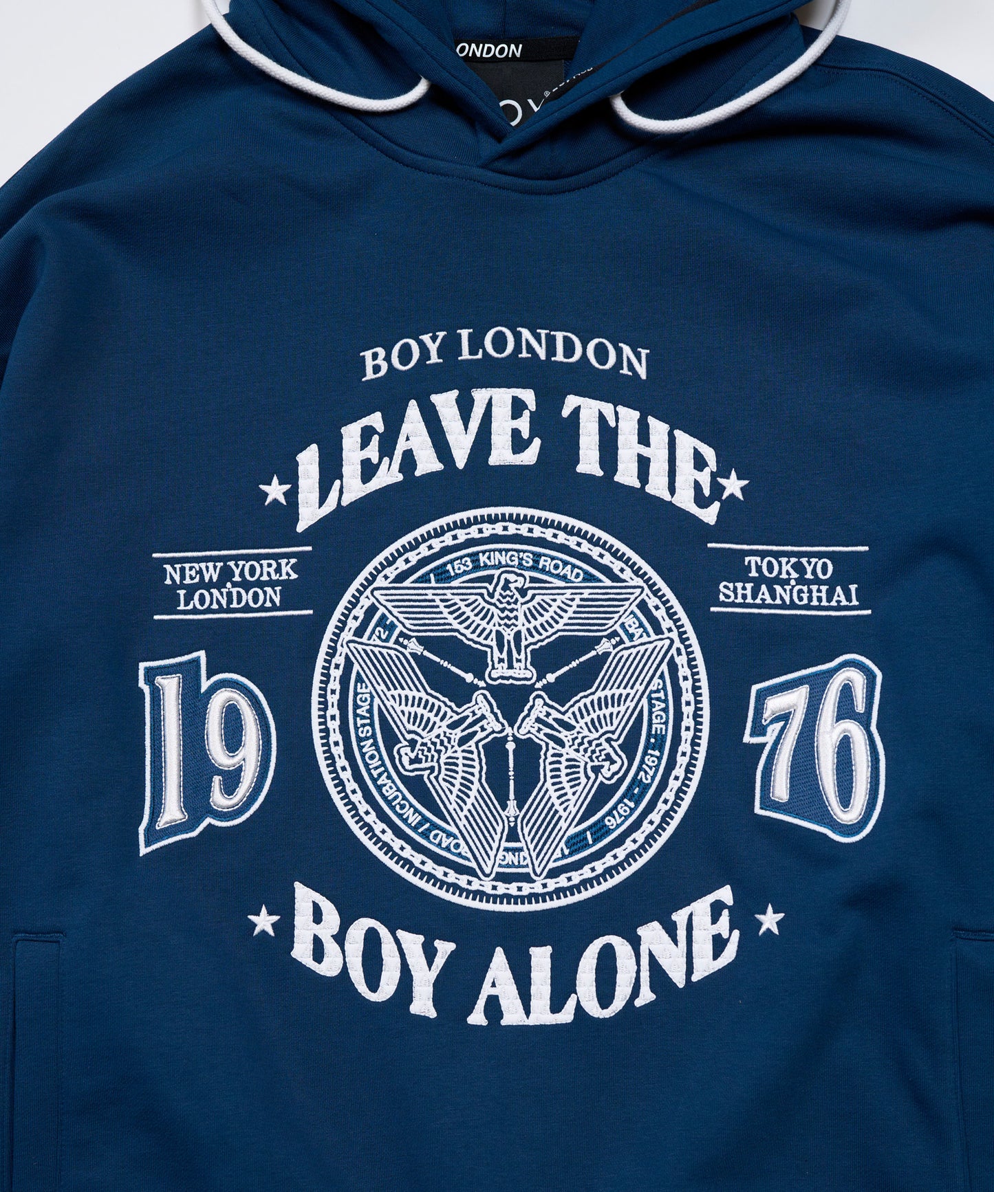 LEAVE THE BOY ALONE LOGO FOODIE PARKA BLUE【B234N0400106】