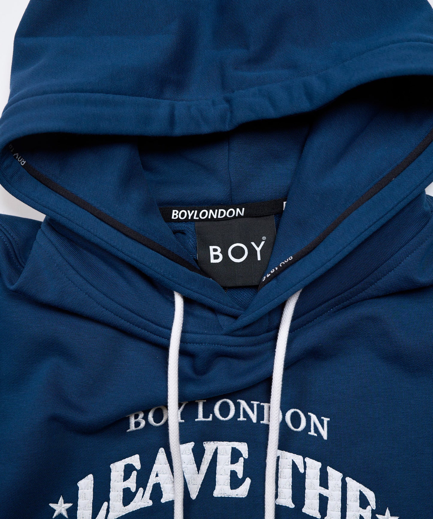 LEAVE THE BOY ALONE LOGO FOODIE PARKA BLUE【B234N0400106】