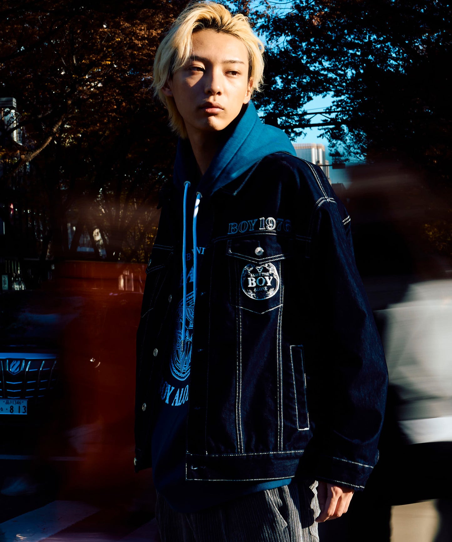 LEAVE THE BOY ALONE LOGO FOODIE PARKA BLUE【B234N0400106】