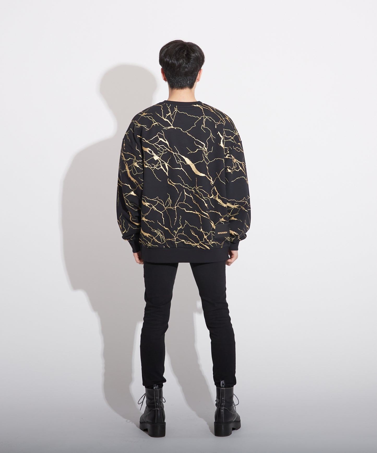 3D EMBROIDERY CRACKED PRINT SWEAT BLACK【B223N0300302】