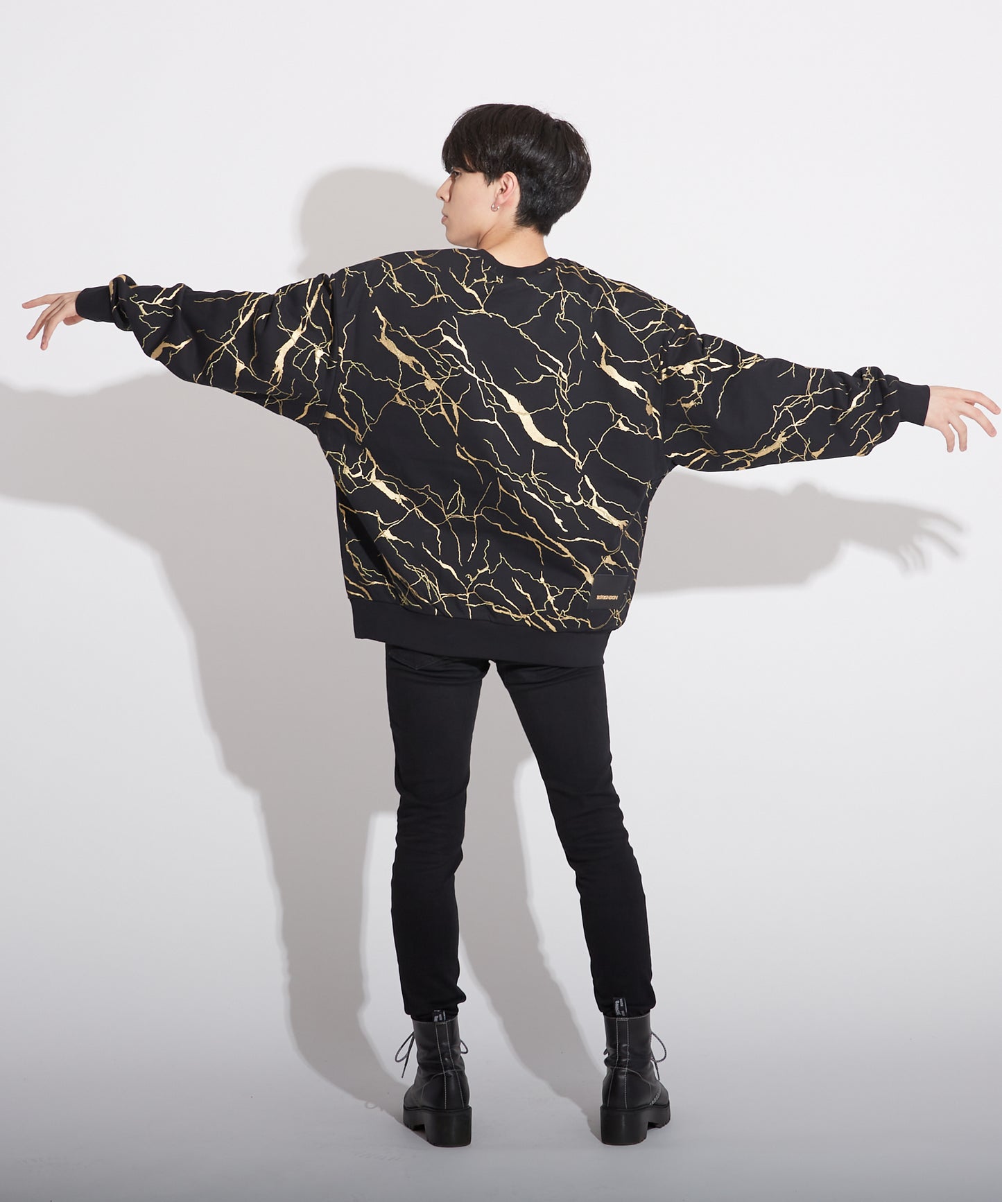 3D EMBROIDERY CRACKED PRINT SWEAT BLACK【B223N0300302】
