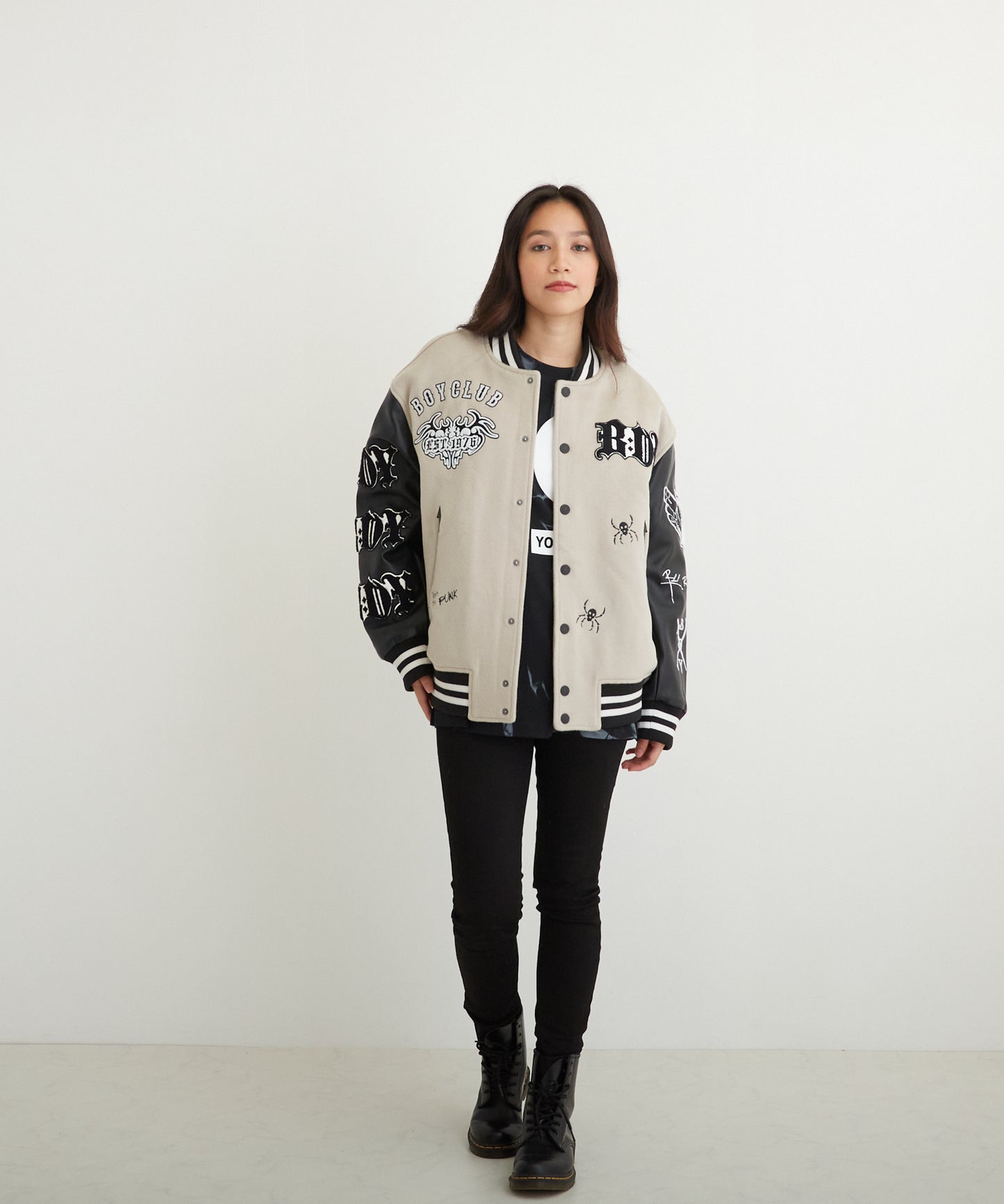 EMBROIDERY PATCH STADIUM JACKET GREY【B224M2970308】