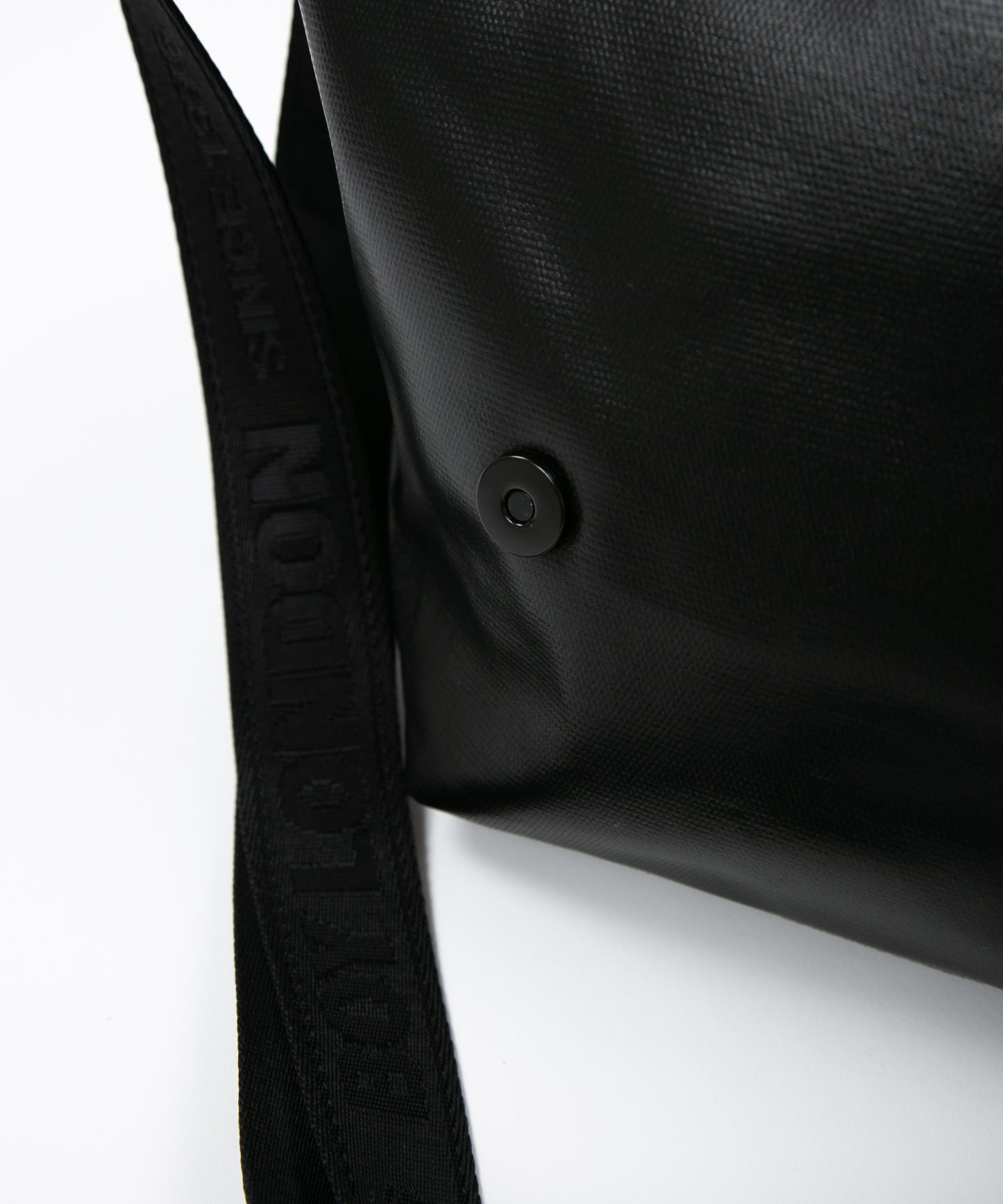 MINI MESSENGER BAG BLACK【B223N8501401】