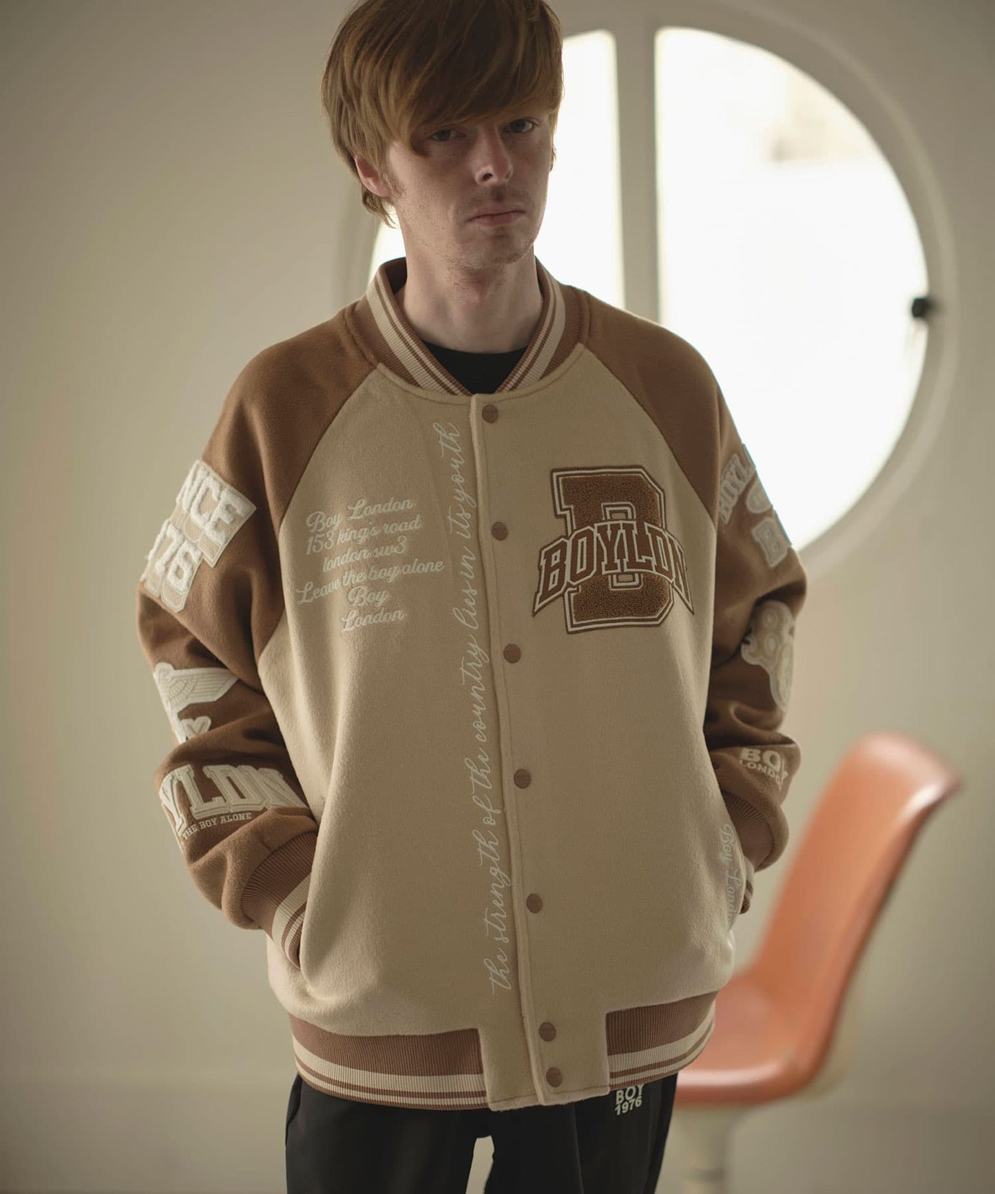 EARTHY STADIUM JUMPER KHAKI BROWN【B244N2303411】