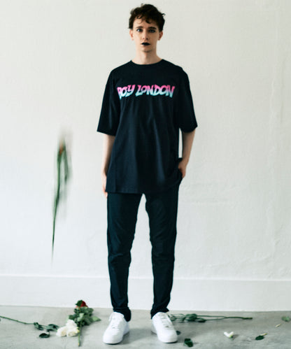 GRADATION LOGO GRAPHIC TEE BLACK【B232N0104802】