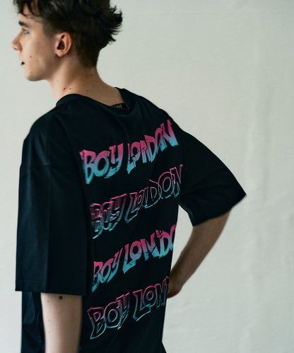 GRADATION LOGO GRAPHIC TEE BLACK【B232N0104802】