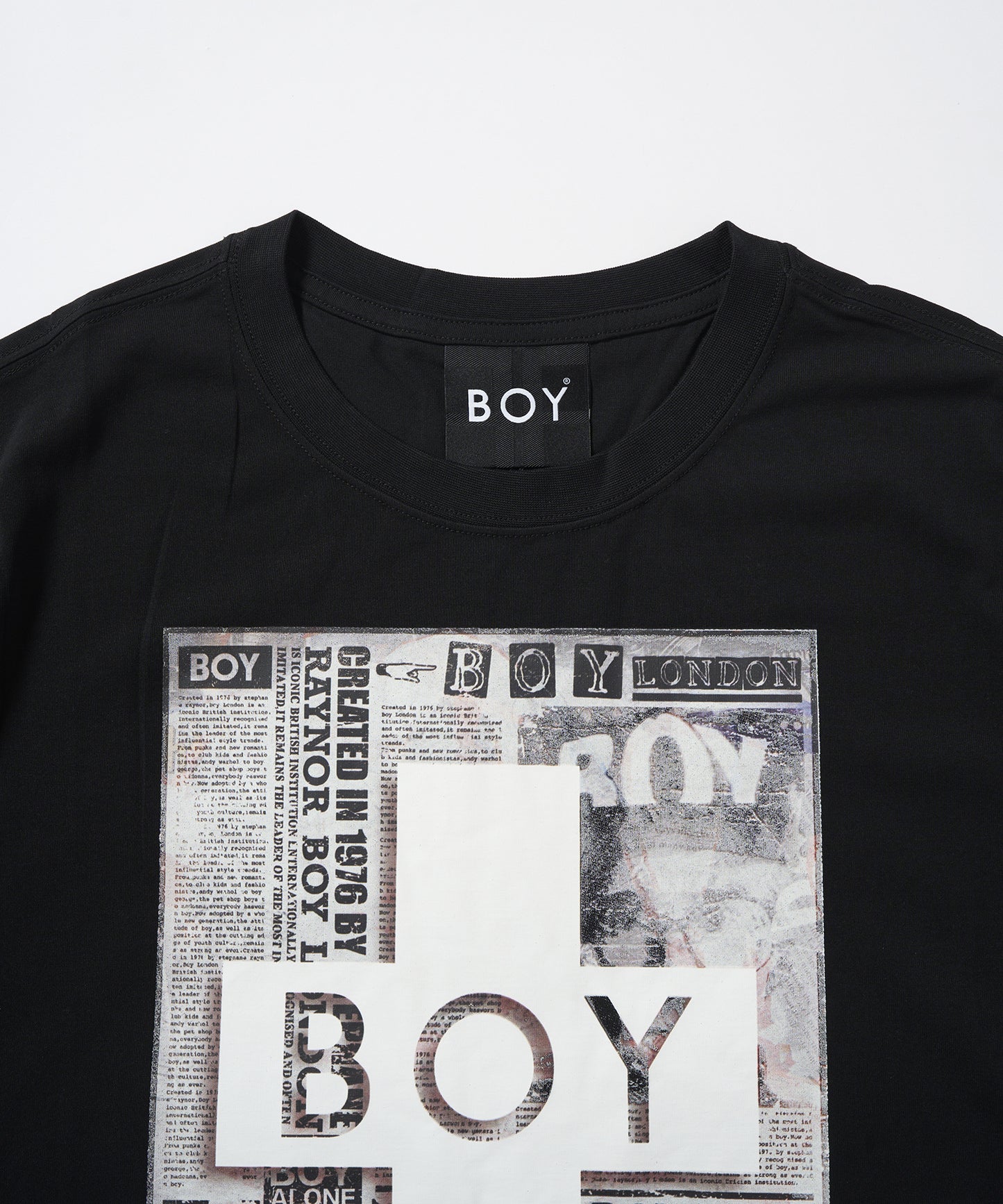 BOY Cross On Newspaper TEE BLACK【B232N0170102】