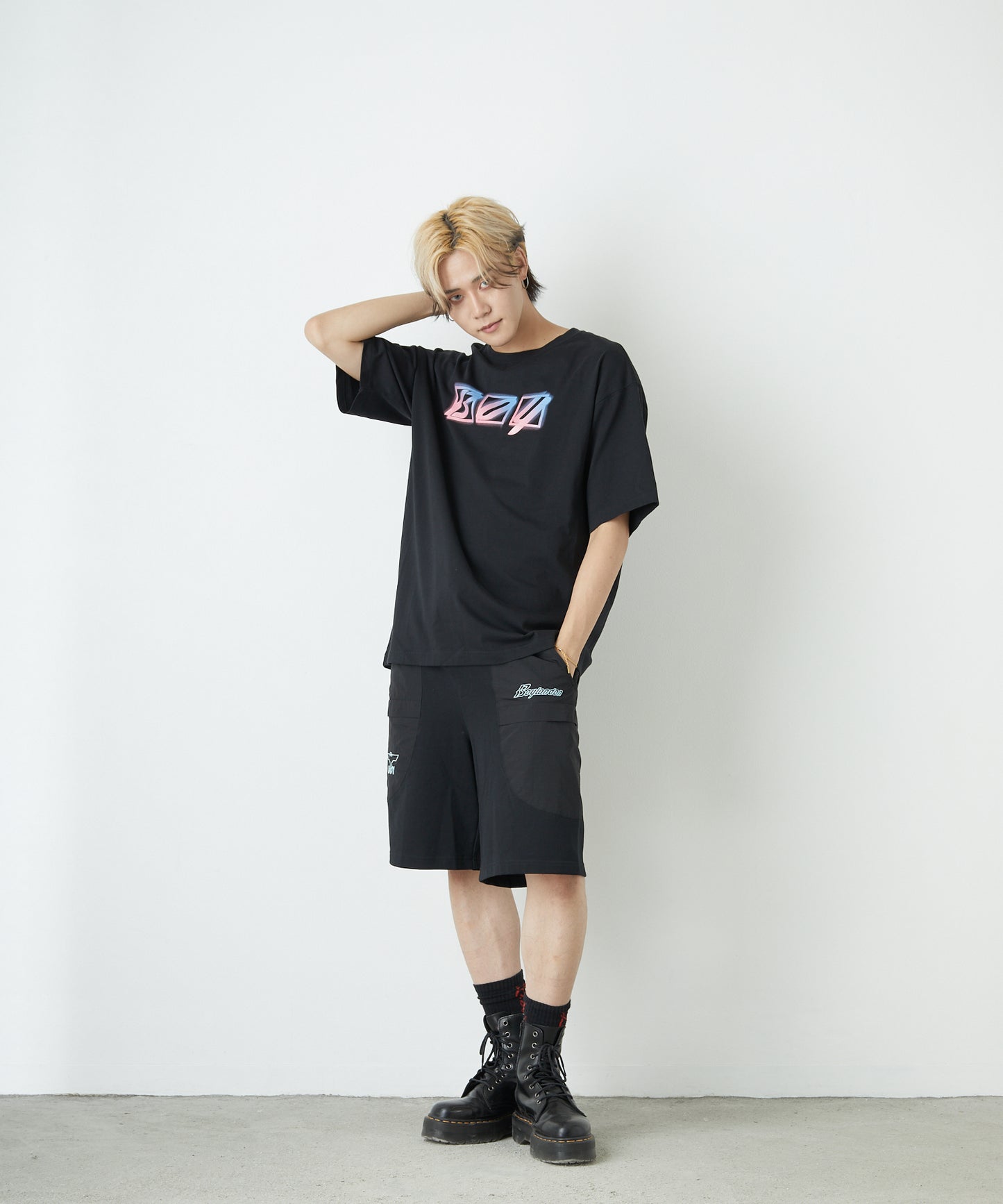 NEON LOGO T-SHIRTS BLACK【B222N0101202】