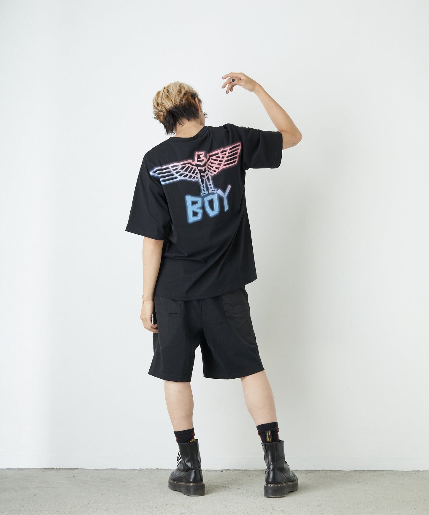 NEON LOGO T-SHIRTS BLACK【B222N0101202】