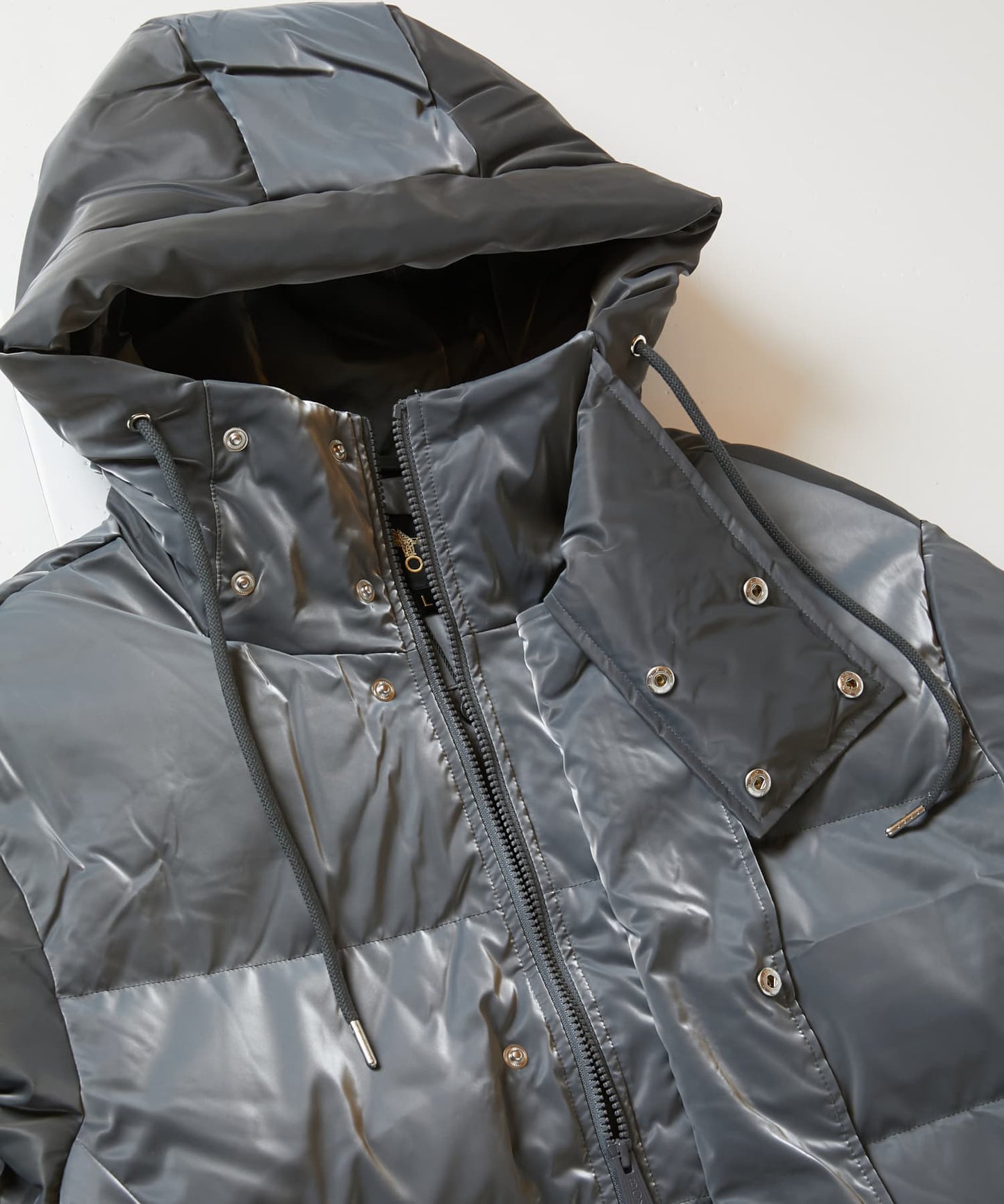 BOY METALLIC HOODED DOWN JACKET GREY【B234N2802103】