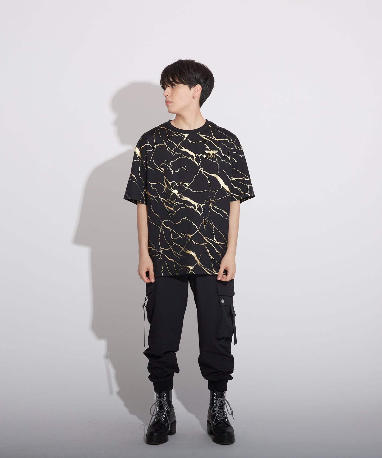 GOLDEN CRACKED PRINT TEE BLACK【B223N0100802】