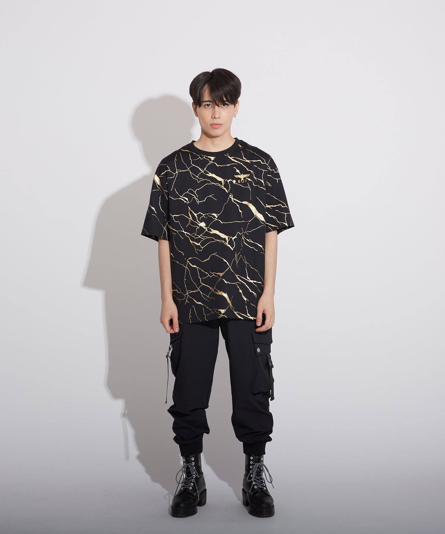 GOLDEN CRACKED PRINT TEE BLACK【B223N0100802】