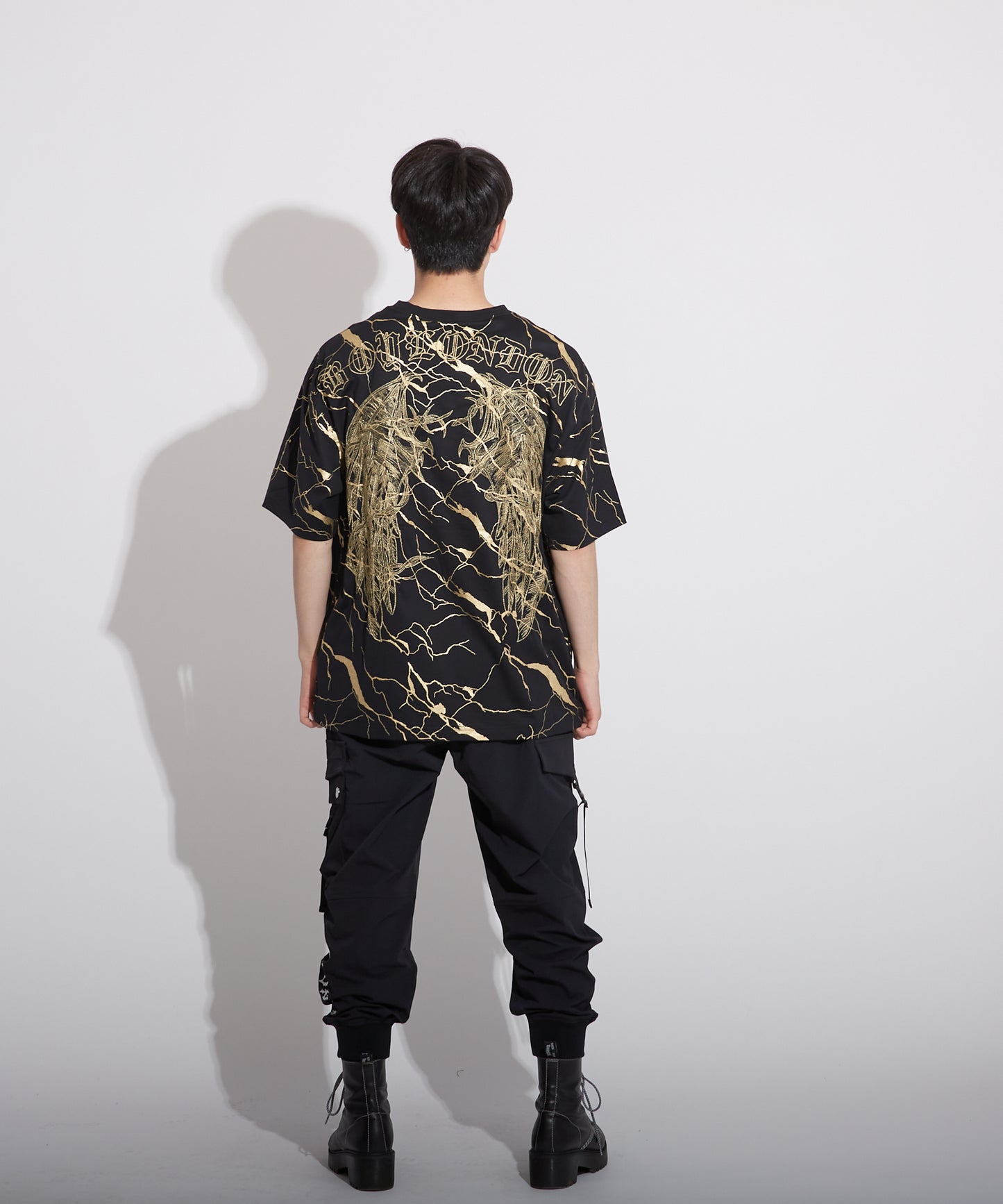 GOLDEN CRACKED PRINT TEE BLACK【B223N0100802】