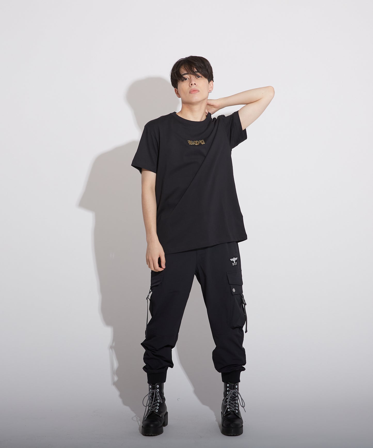 METALLIC BACK PRINT TEE BLACK【B223N0100402】