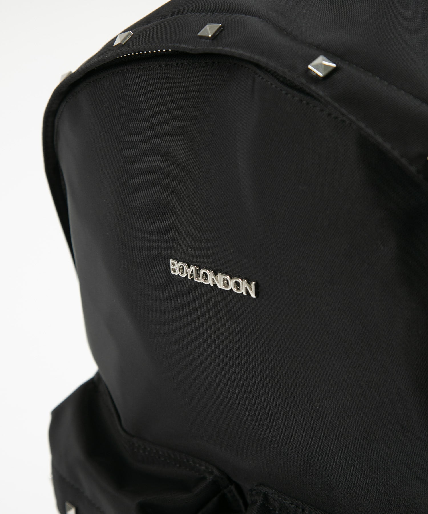 STUDS NYLON BACK PACK BLACK【B231N8500202】